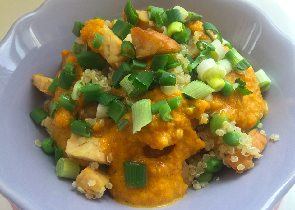 Koningssalade met quinoa en tempeh